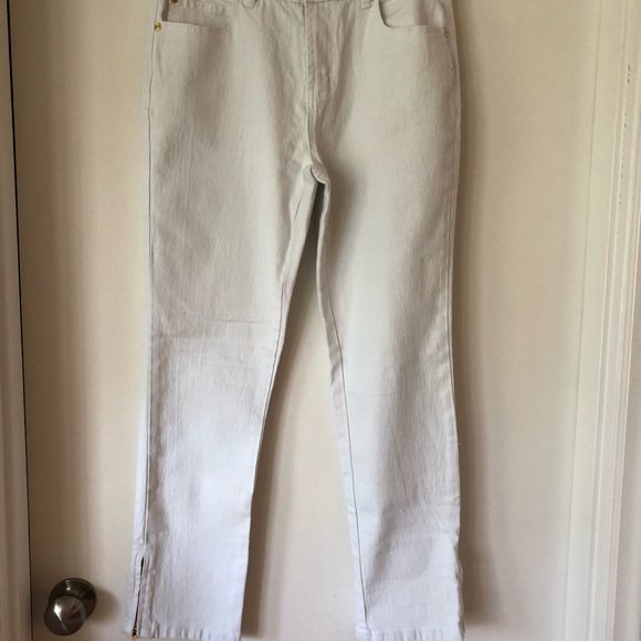 Jeans, DG2 White Stretch Skinny Jeans with ankle zippers and gold accent… - Picture 4 of 16
